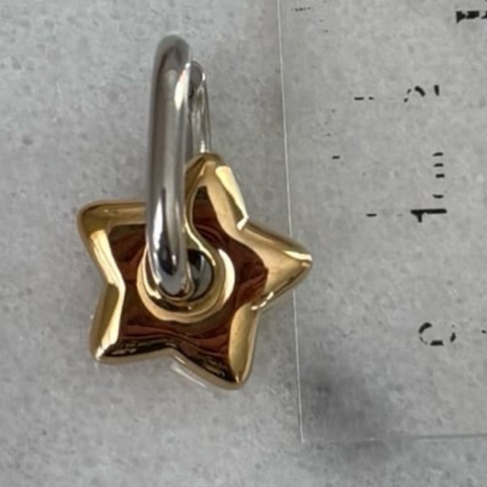Silver Gold Bubble Star Charm Thick Oval Hoop Earrings
Brand New - Picture 3 of 5